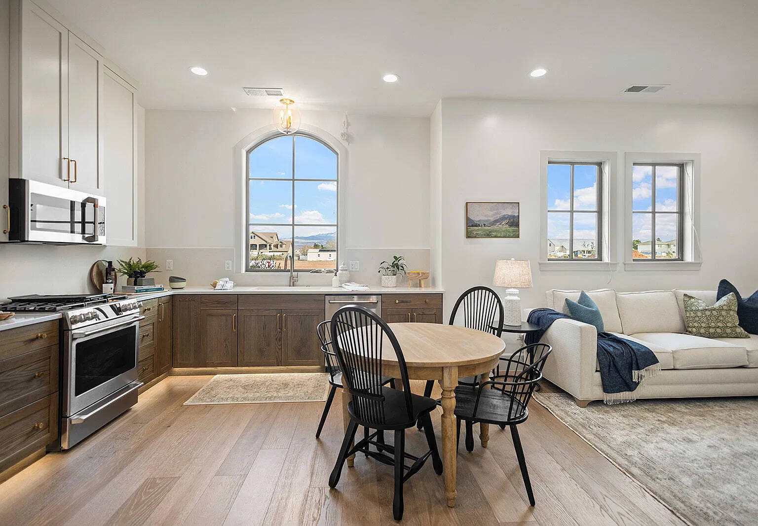 1 bed, 1.0 bath, 850 sqft, $2,000 — Photo 2