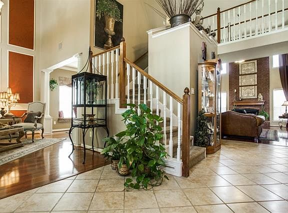 4th image of 2542 Briardale Dr