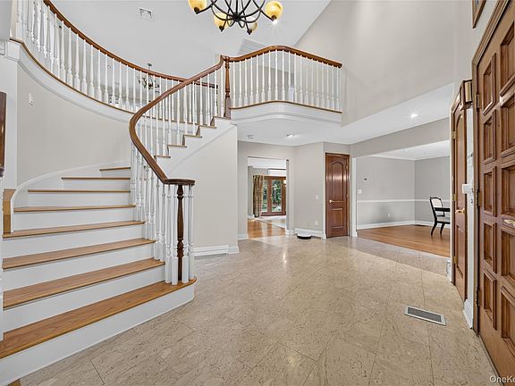 3rd image of 3 Pond Ridge Rd