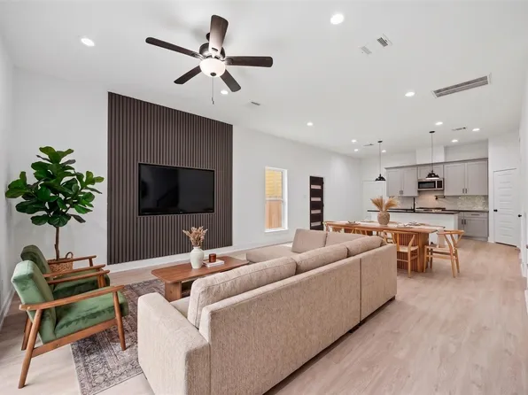 2217 Lee St, Houston, TX 77026
