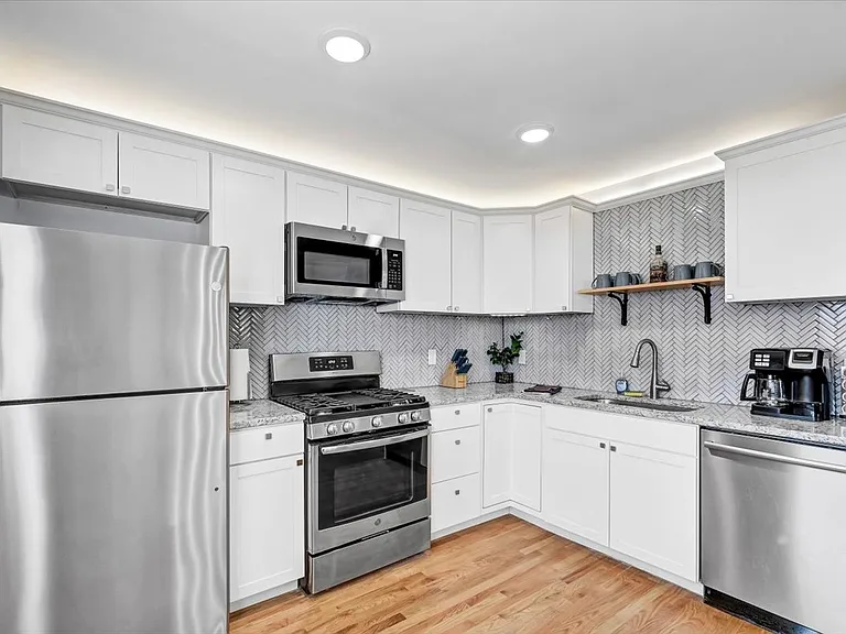 3216 Wellingmoor Ave — Photo 6