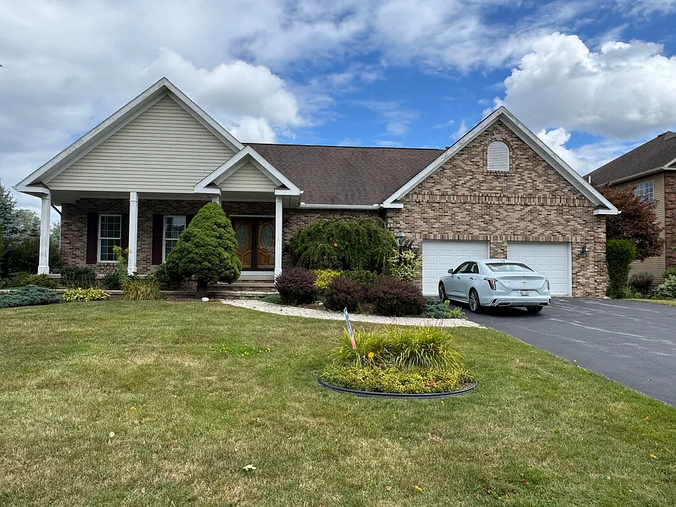 7536 Plum Hollow Cir