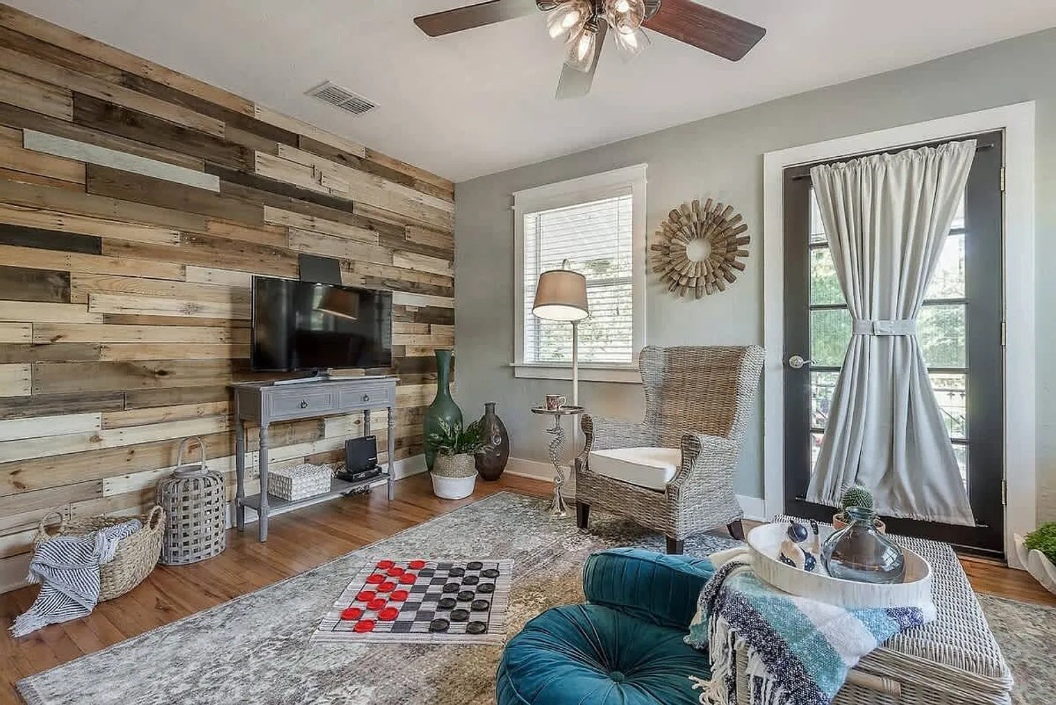 2 bed, 1.0 bath, $3,733 — Photo 2