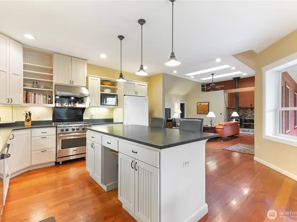 180 Trinity Drive, Castle Rock, WA 98611