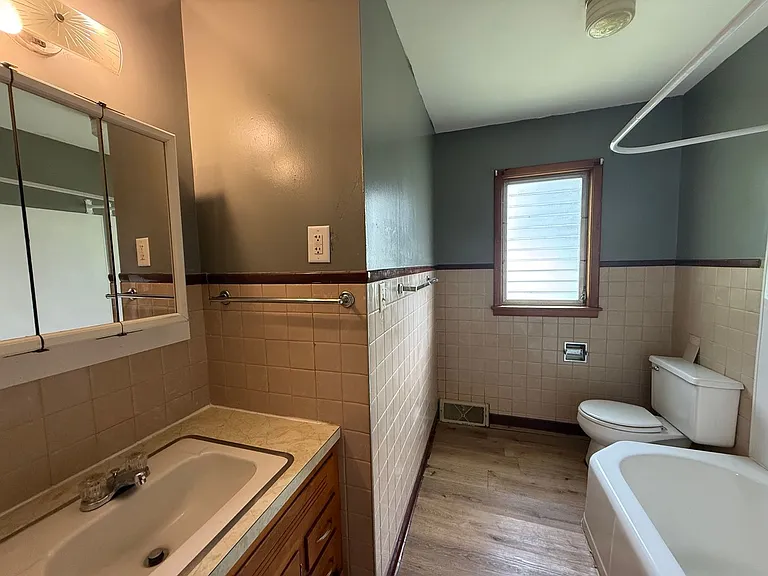 2051 N Main St — Photo 9