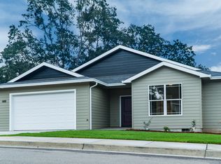 688 SE Garden Way Dr, Winston, OR 97496