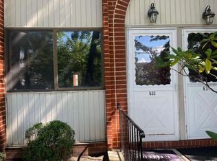 633 Chestnut St, Cedarhurst, NY 11516
