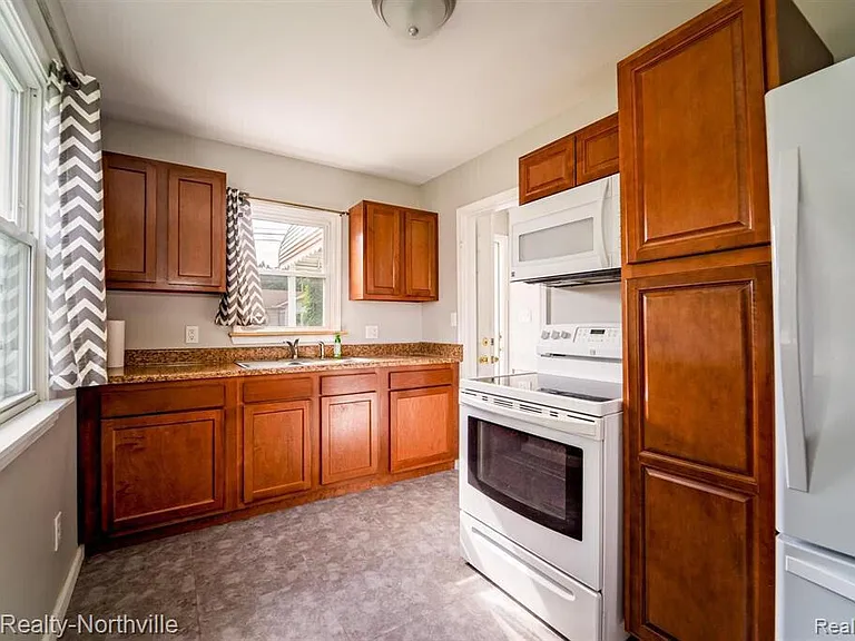 17405 Anne Ave — Photo 6