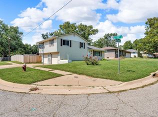 1855 SW Prairie Rd, Topeka, KS 66604