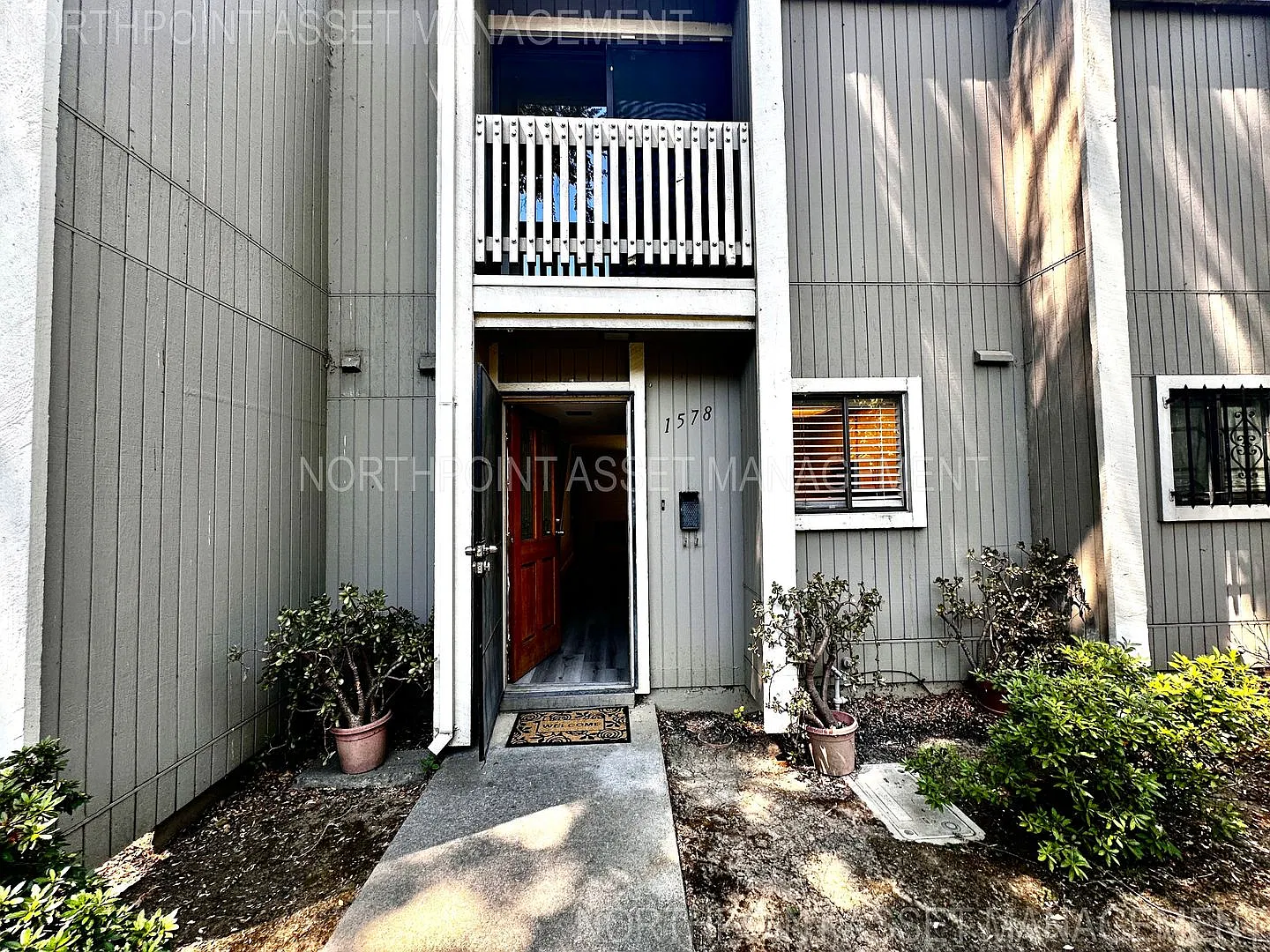 2-Bedroom, 1.5 Bath Condo for Rent in Sacramento, CA | With Fireplace & Private Patio in Gated Co... — Photo 1