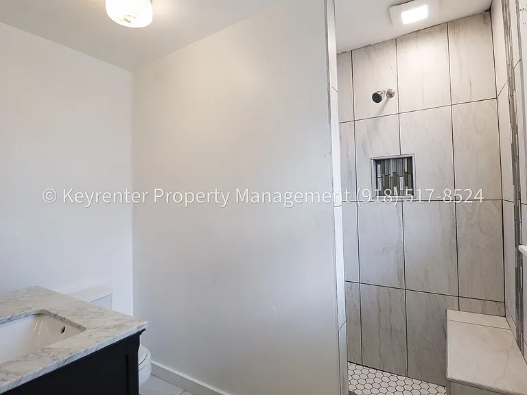732 N Victor Ave — Photo 8