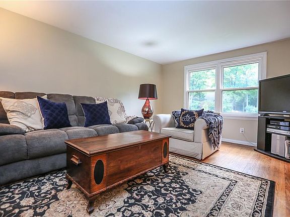 3rd image of 636 Harriswood Dr