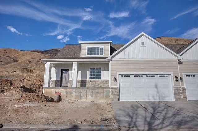 1st image of 250 Queensland Ct