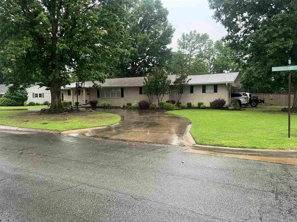 2008 Coker Hampton Dr, Stuttgart, AR 72160