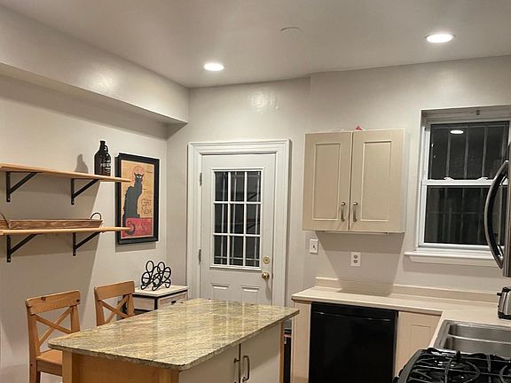 2nd image of 1332 Maryland Ave NE