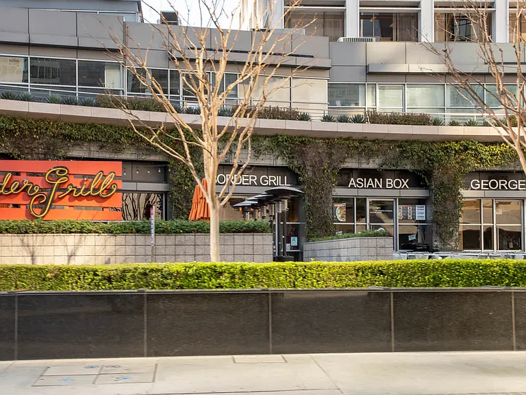 Explore the Dining Options on Figueroa Street.