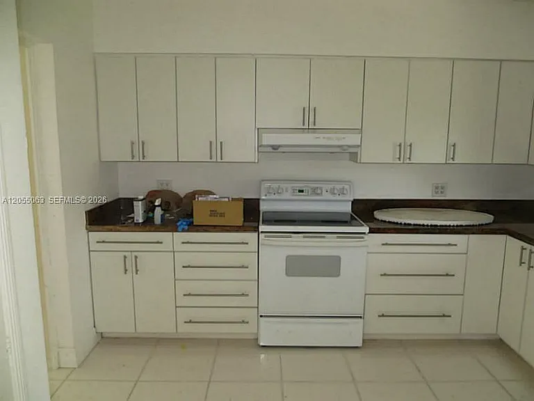 5851 SW 28th St — Photo 7