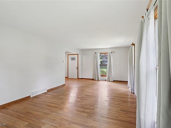 3rd image of 229 James Cir