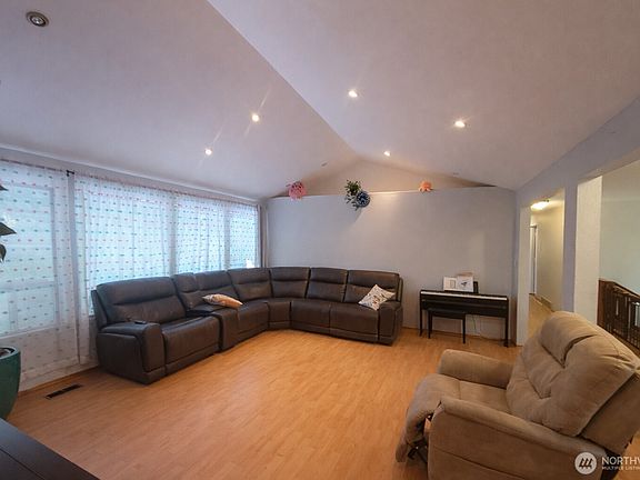 3rd image of 14600 SE 181st Street