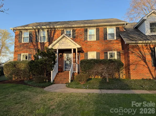 1511 Prancer Ln, Gastonia, NC 28056