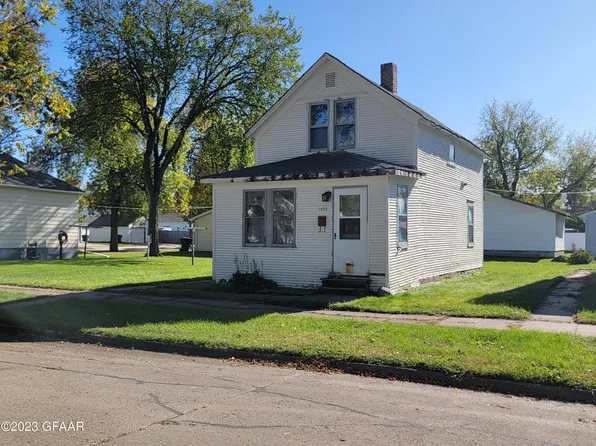 1607 8th Ave N, Grand Forks, ND 58203
