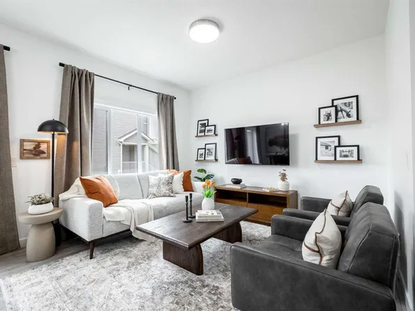 304 N Heritage Blvd, Cochrane, AB T4C 0S6