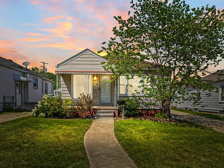 21328 Audette St — Photo 3