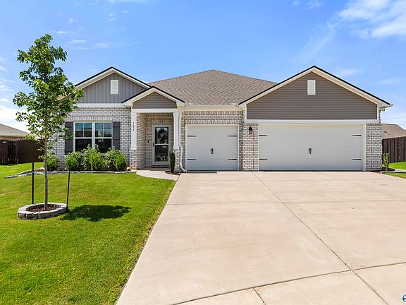 3rd image of 106 Lottie Belle Ct
