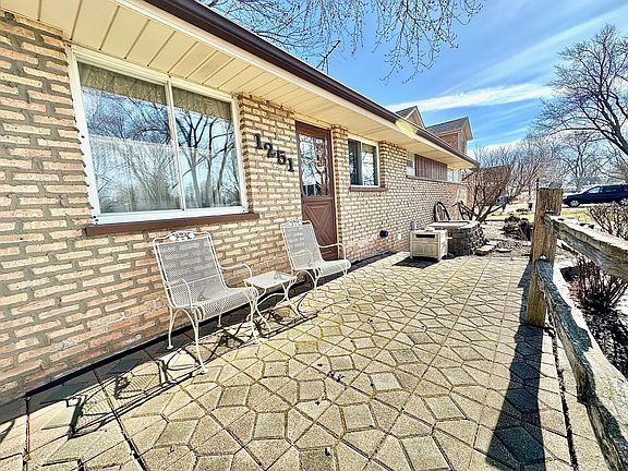 3rd image of 1251 N Race Ave