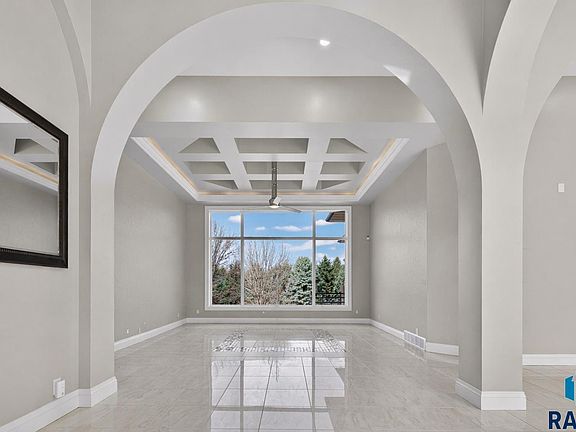 4th image of 3001 S Saint Francis Ln