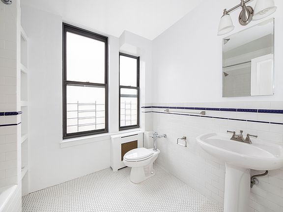4th image of 230 W 79th St #74N