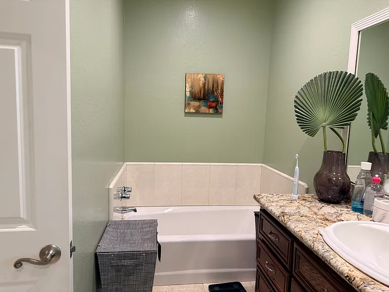1394 Niagara Dr — Photo 6