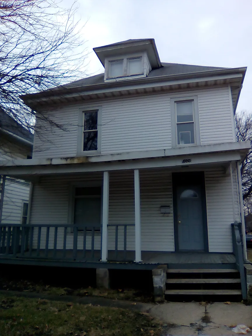 1026 W Columbia Ter photo 1