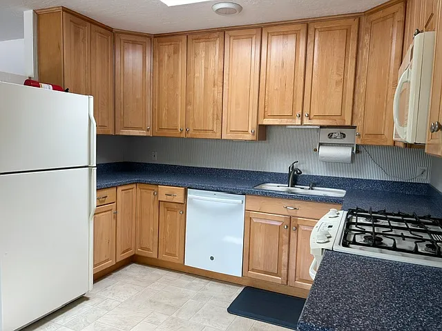 109 S Navarra Dr — Photo 7