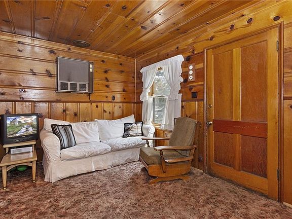 3rd image of 260 Pine Ln