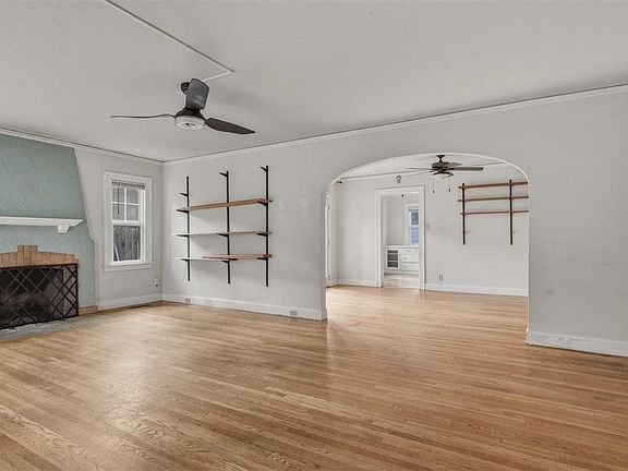 4th image of 1040 W Poplar St
