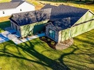 155 Haley Cir, Weirton, WV 26062