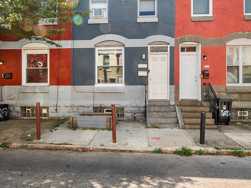 1624 Edgley St