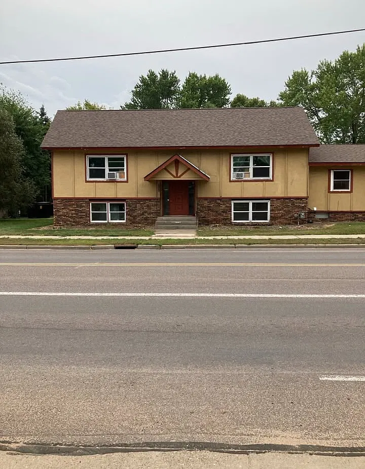 3 bed, $1,300 — Photo 1