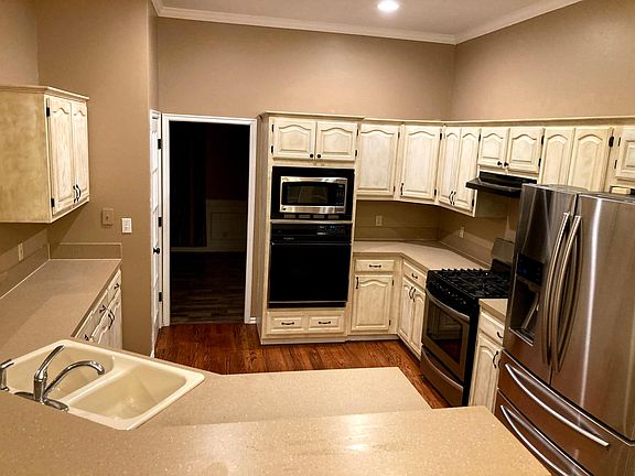 Kitchen, Fridge provided by tennant