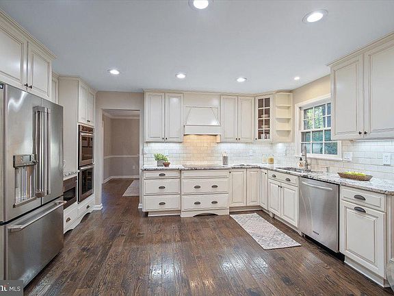 5th image of 6742 Surreywood Ln