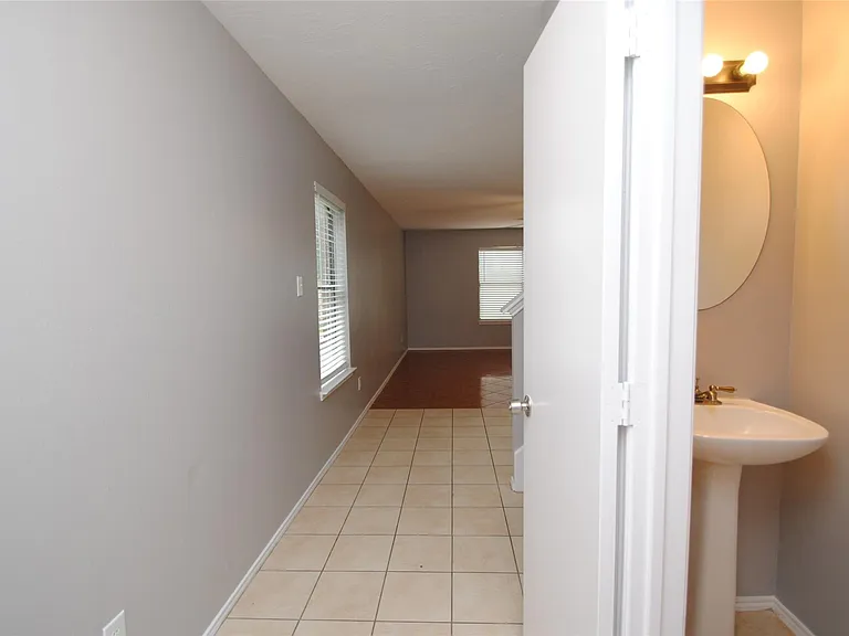 3923 Bridgebay Ln — Photo 3