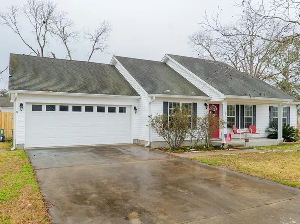 62 Pecan St, Ray City, GA 31645