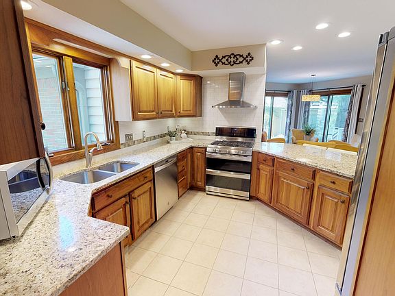 4th image of 285 Glen Village Ct