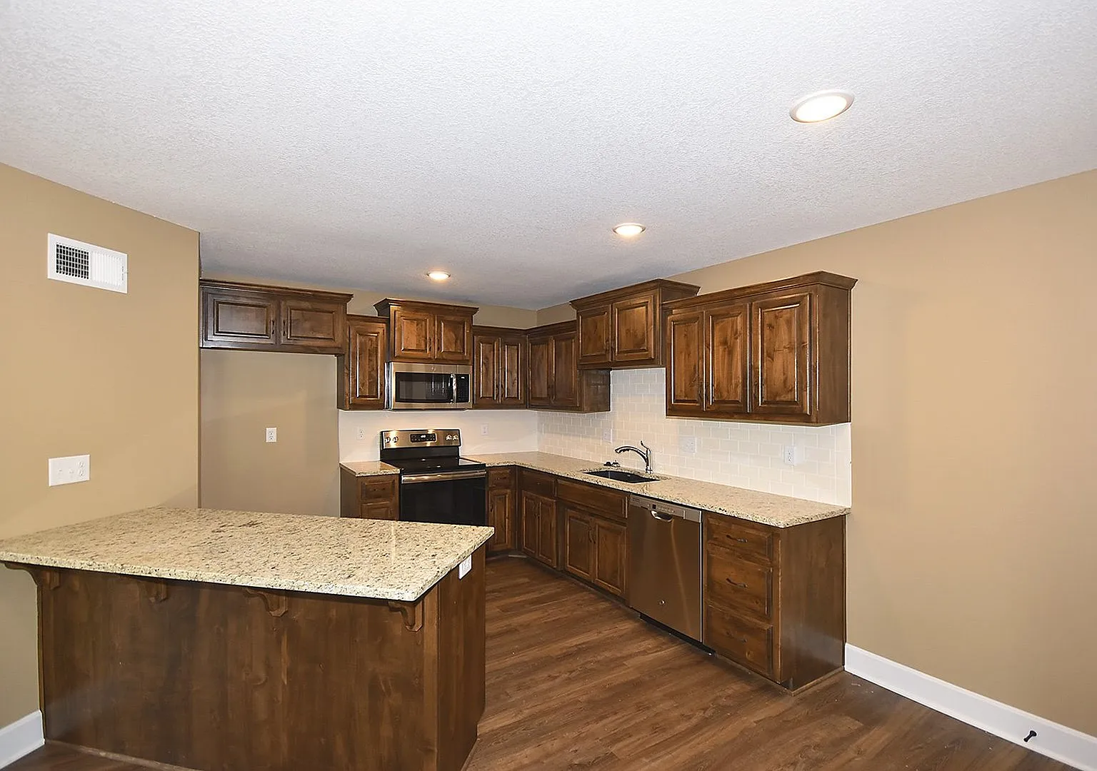 3 Bedroom 2.5 Bath Duplex — Photo 3