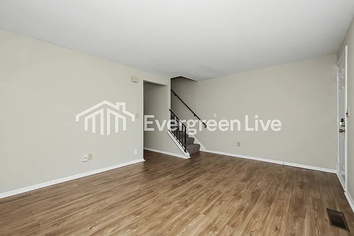 7647 Mount Hood Dr — Photo 3