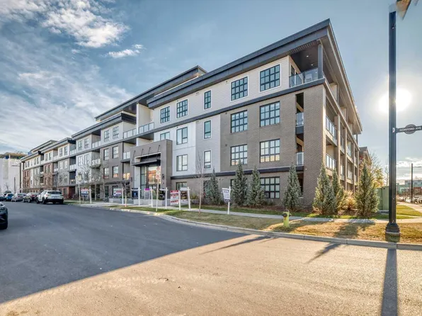 4275 Norford Ave NW #204, Calgary, AB T3B 6H3