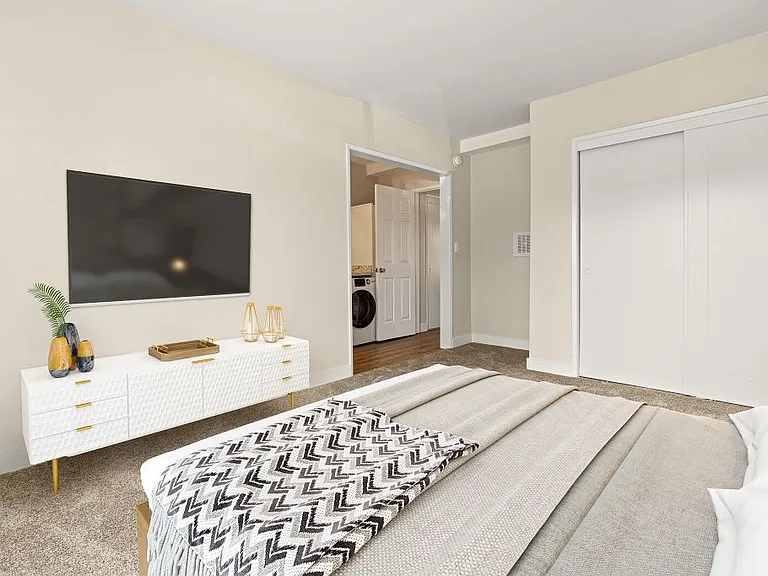 Riverside Villa Apartments — Photo 5