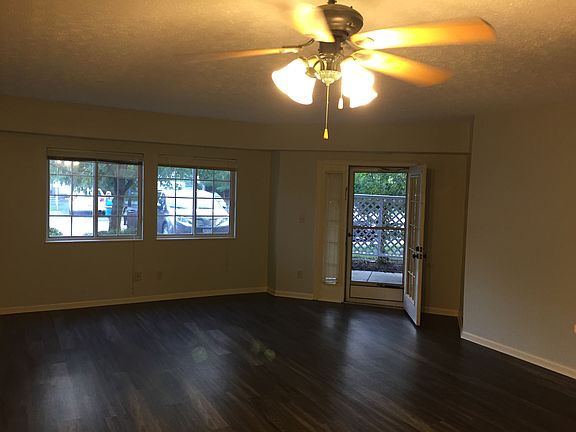 2nd image of 320 Village Pointe Dr #2