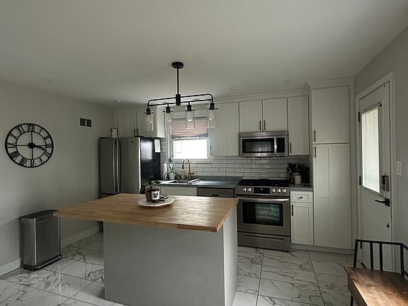 3rd image of 14301 Birchwood Ave